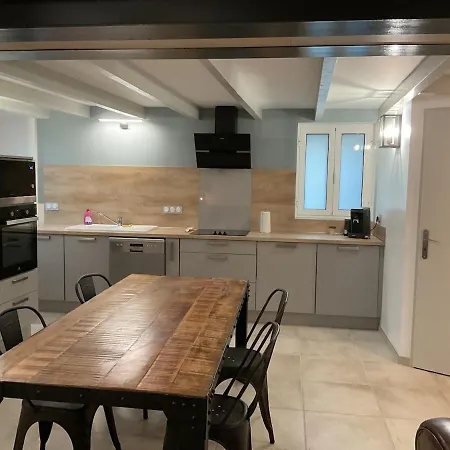 Сasa de vacaciones Cosy 70m2 Avec Jardin 900 M Cure Jonzac